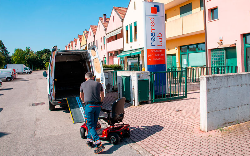 Consegna e istruzioni scooter elettrici Monza Milano